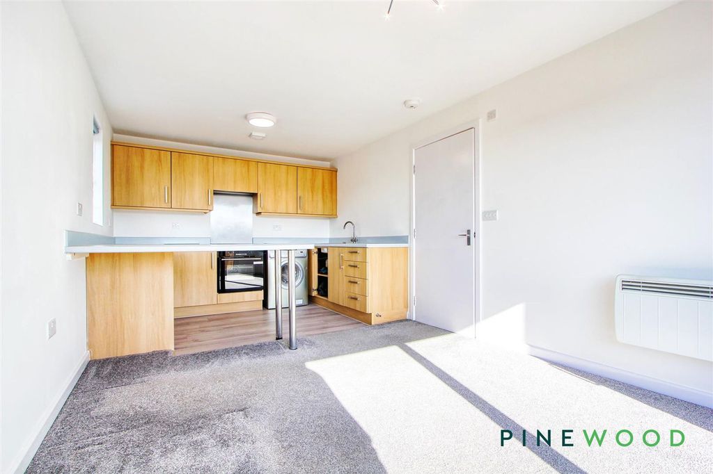 Property photo 3 of 16 Kitchen / Lounge