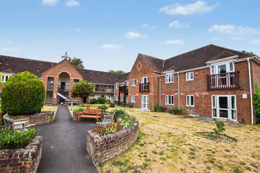 Property photo 1 of 11 Picture No. 24