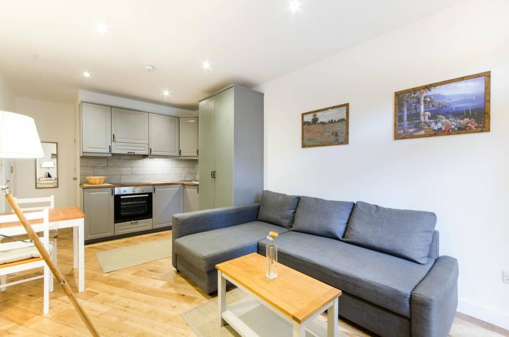 Property photo 1 of 7 Studio To Rent