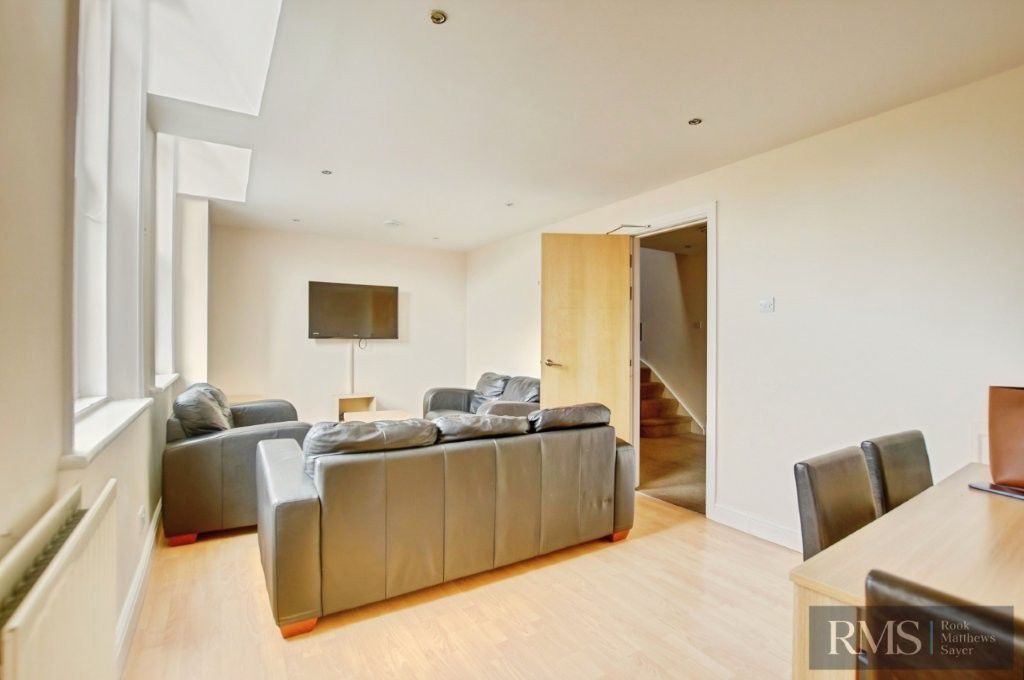 Property photo 3 of 12 Photo 11