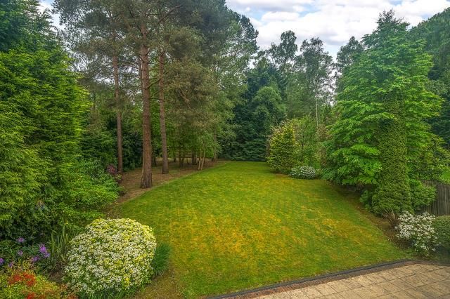 Property photo 3 of 18 Garden View