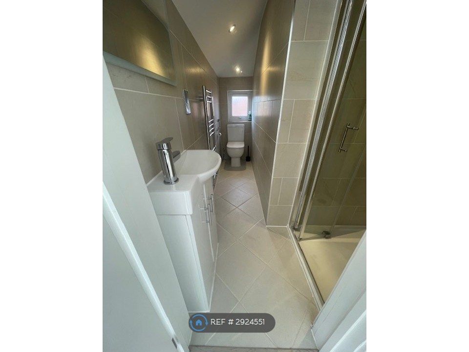 Property photo 2 of 4 Ensuite