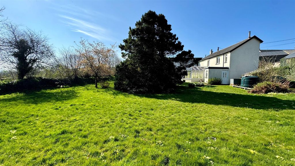 Property photo 3 of 18 c.Jpg