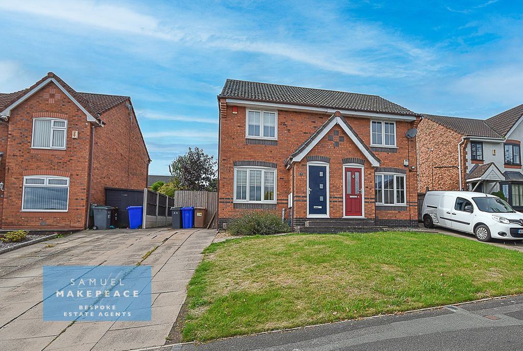 Property photo 1 of 16 Beautifully Presented Semi Detached House With Large Driveway