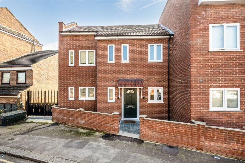 Property photo 1 of 8