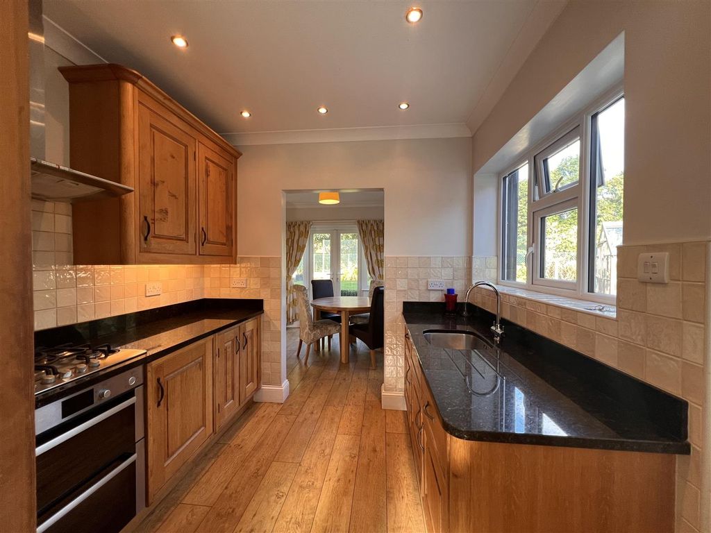 Property photo 3 of 21 Kitchen