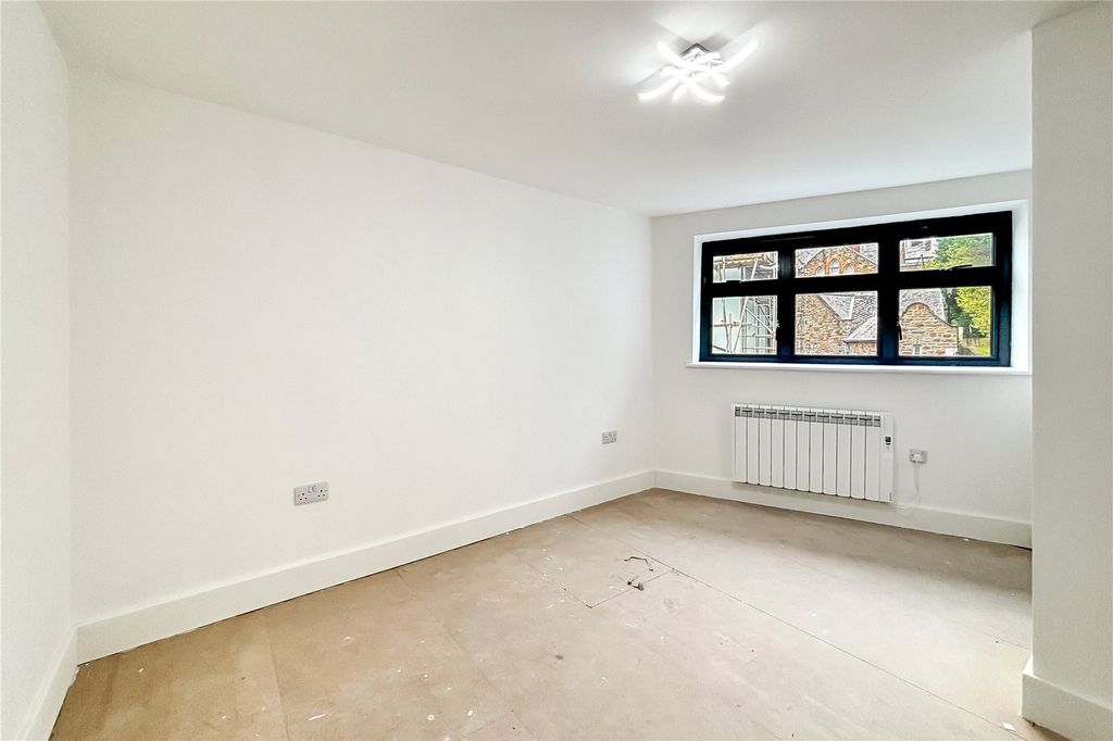 Property photo 3 of 17 Picture No. 02