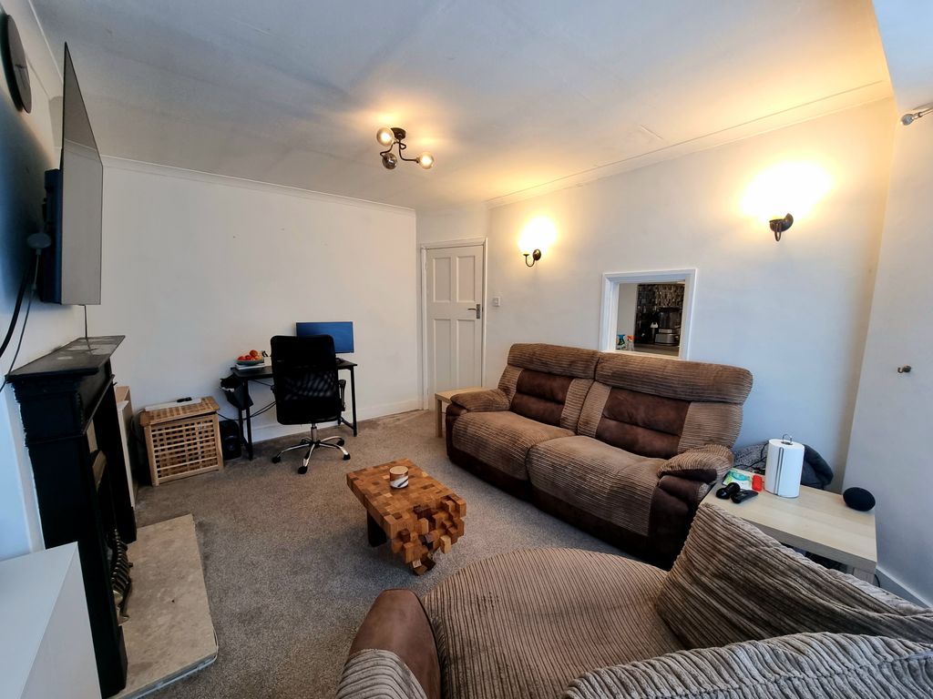 Property photo 1 of 8 Living Room