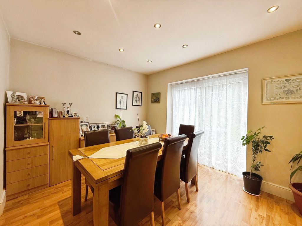 Property photo 3 of 15 Dining Area