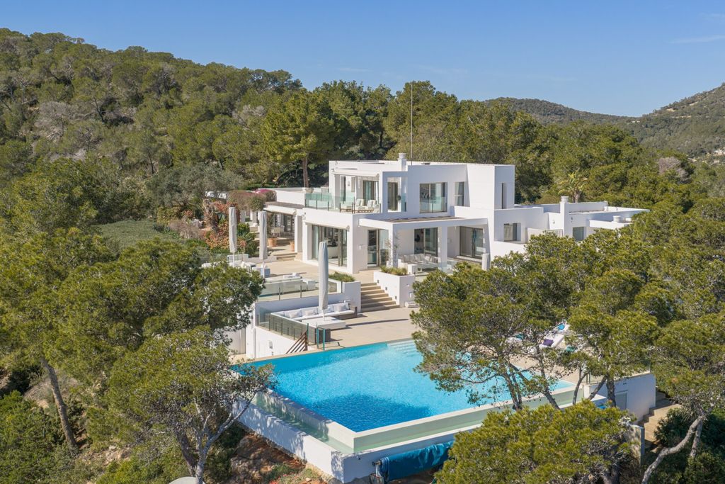 Property photo 2 of 46