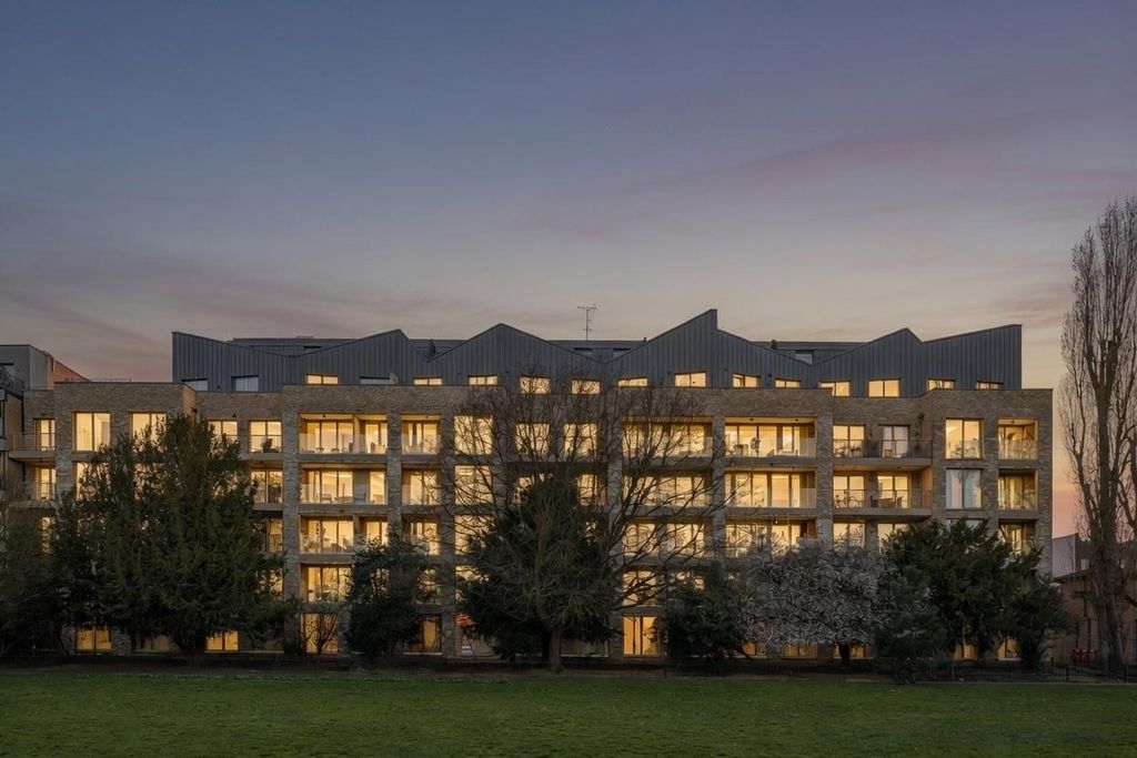 Property photo 1 of 17 Dusk.Jpg