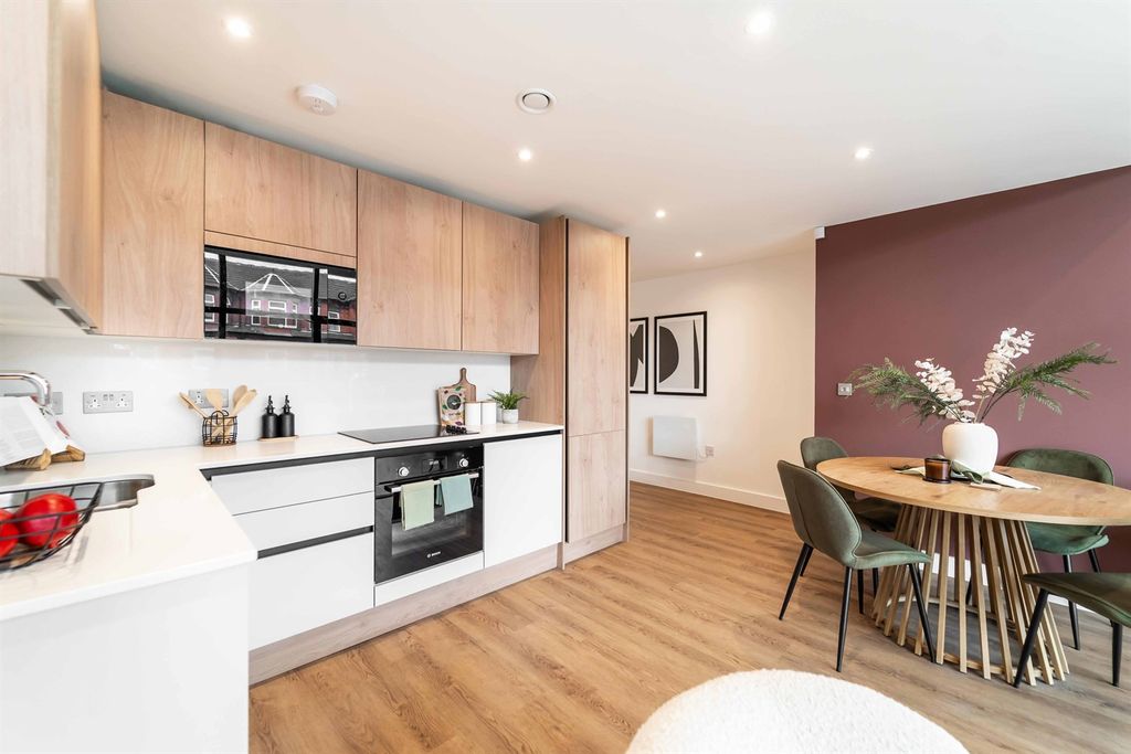 Property photo 3 of 9 Kitchen/Dining Area