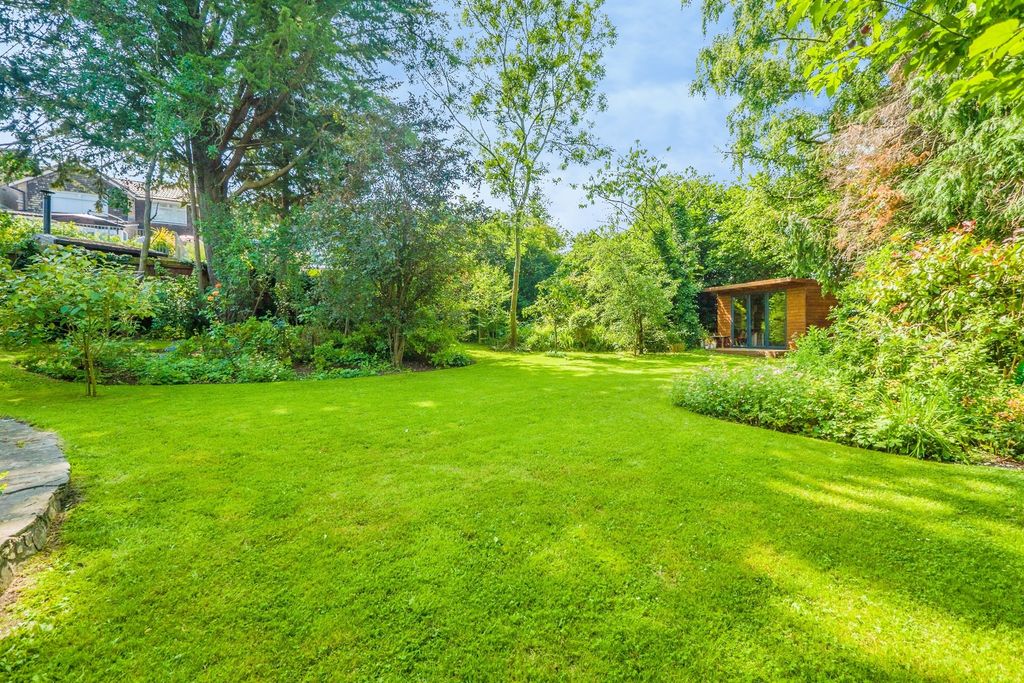 Property photo 2 of 25