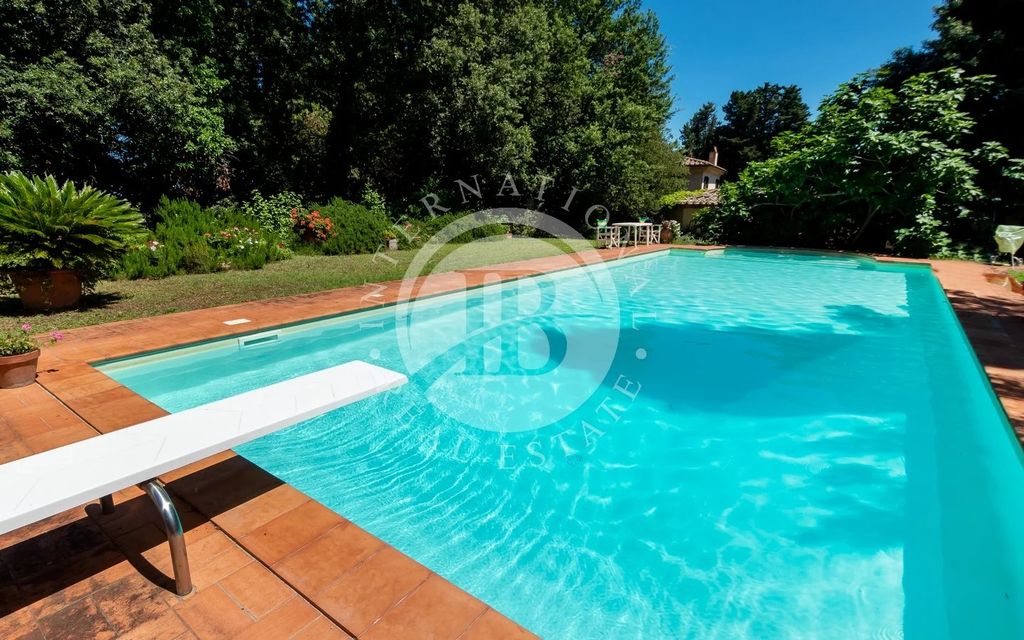 Property photo 2 of 30