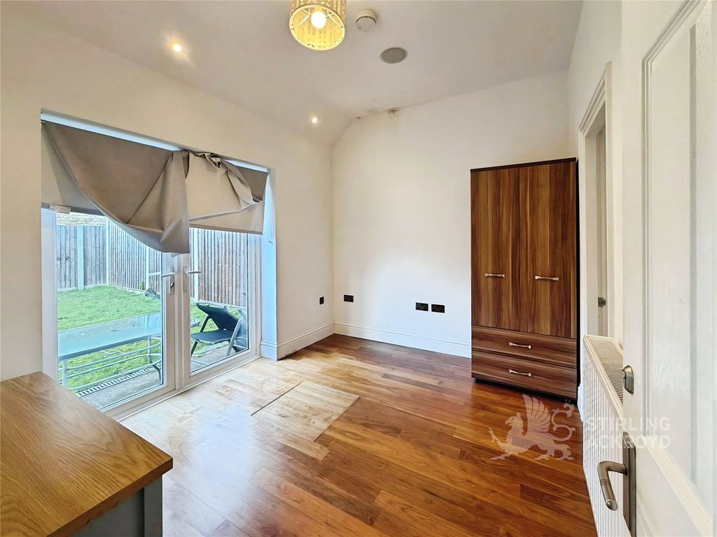 Property photo 3 of 5 Bedroom