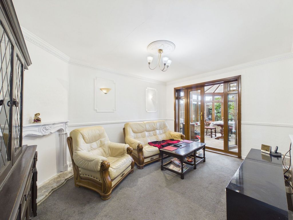 Property photo 2 of 11