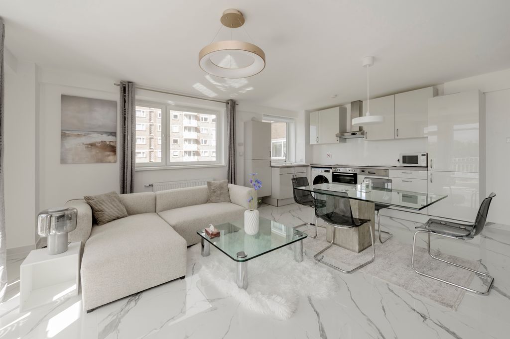 Property photo 1 of 16 428 Buttermere Court-7752.Jpg