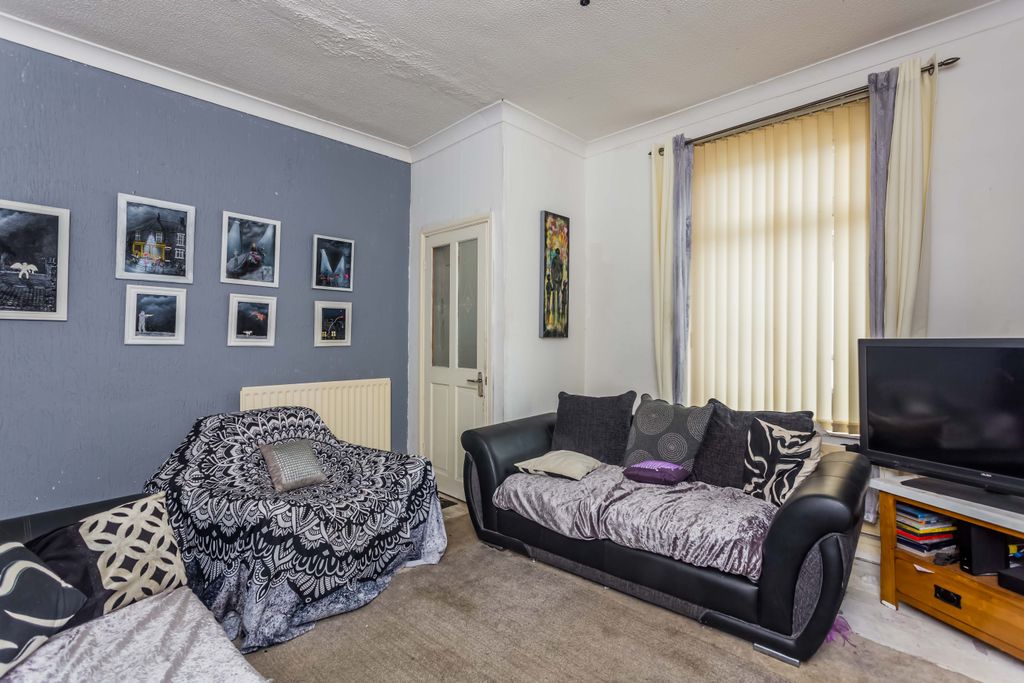 Property photo 2 of 17