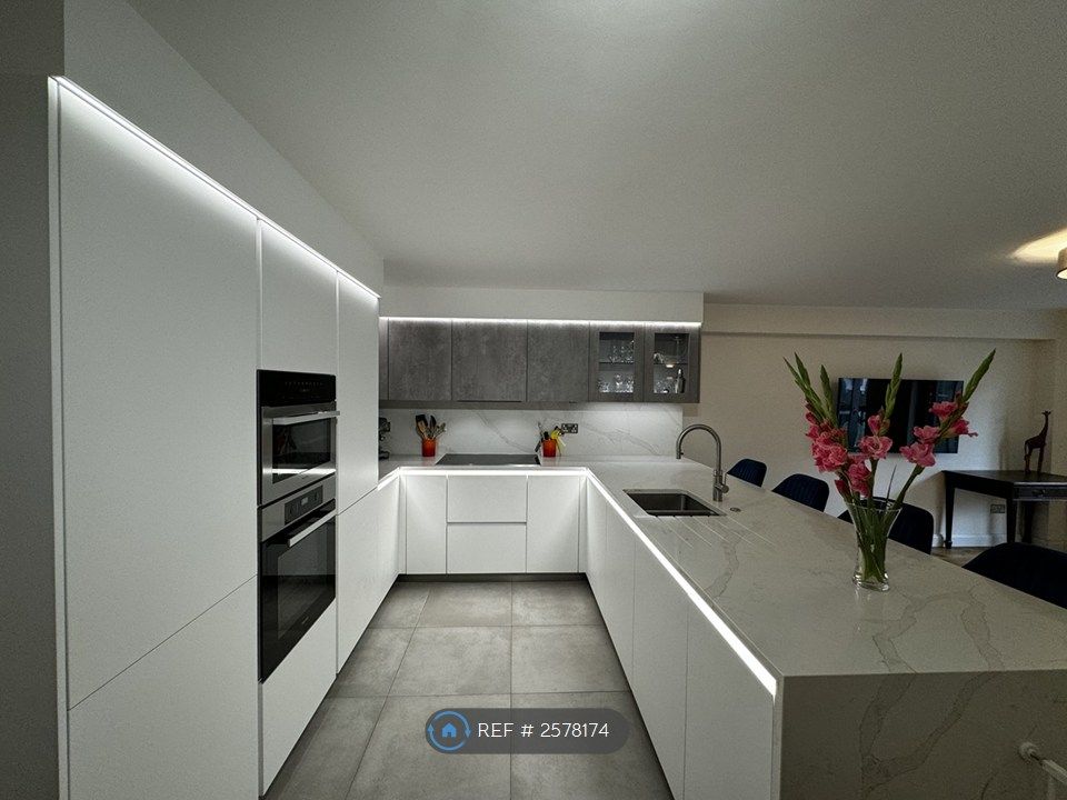 Property photo 1 of 9 Kitchen