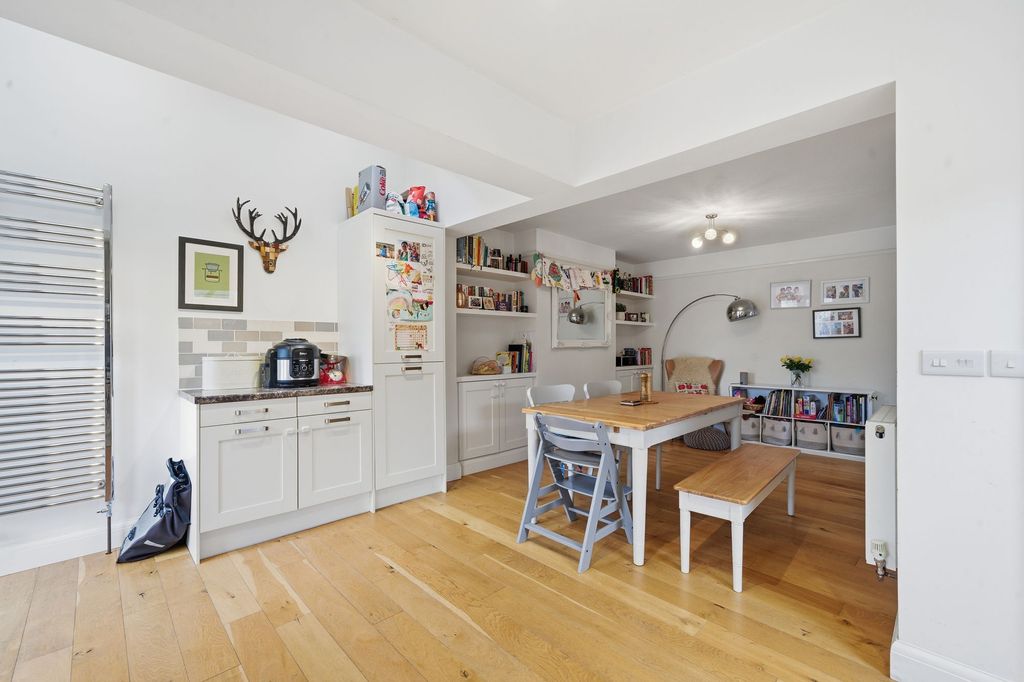 Property photo 3 of 25