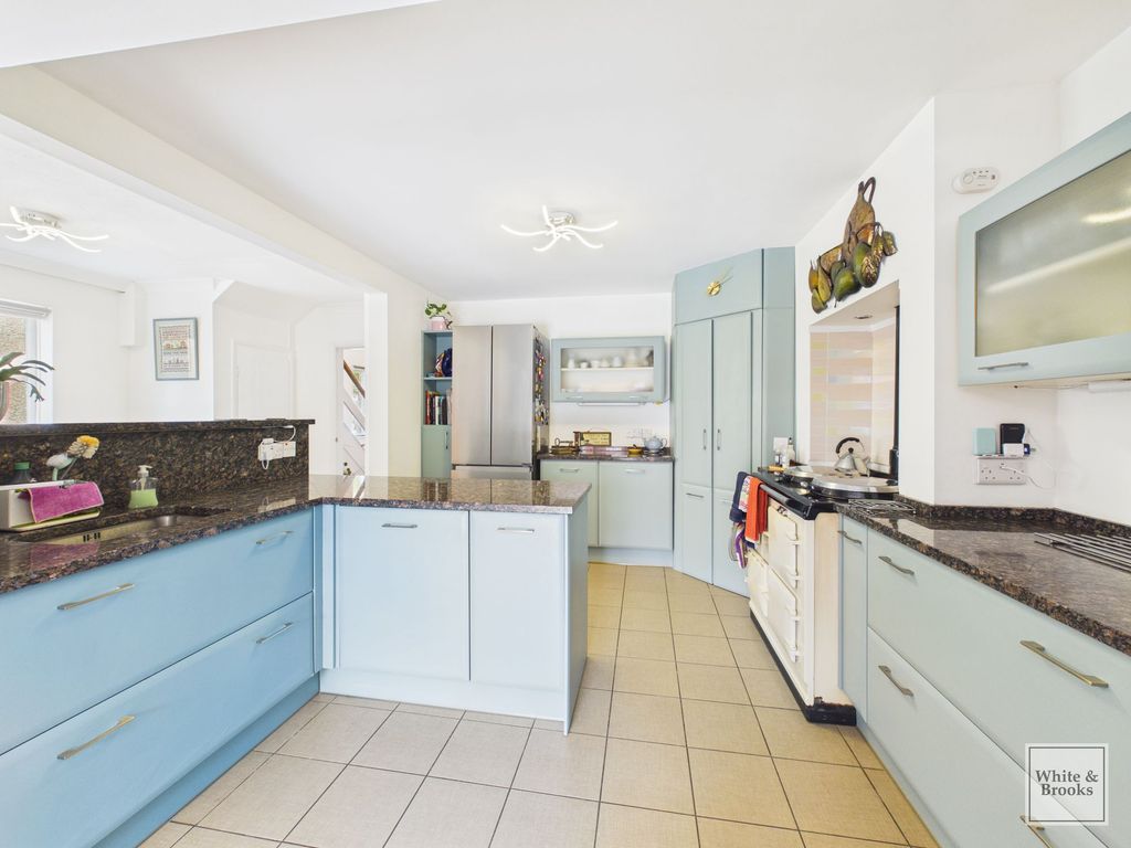 Property photo 3 of 26 Kitchen