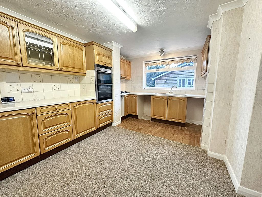 Property photo 2 of 15 Kitchen