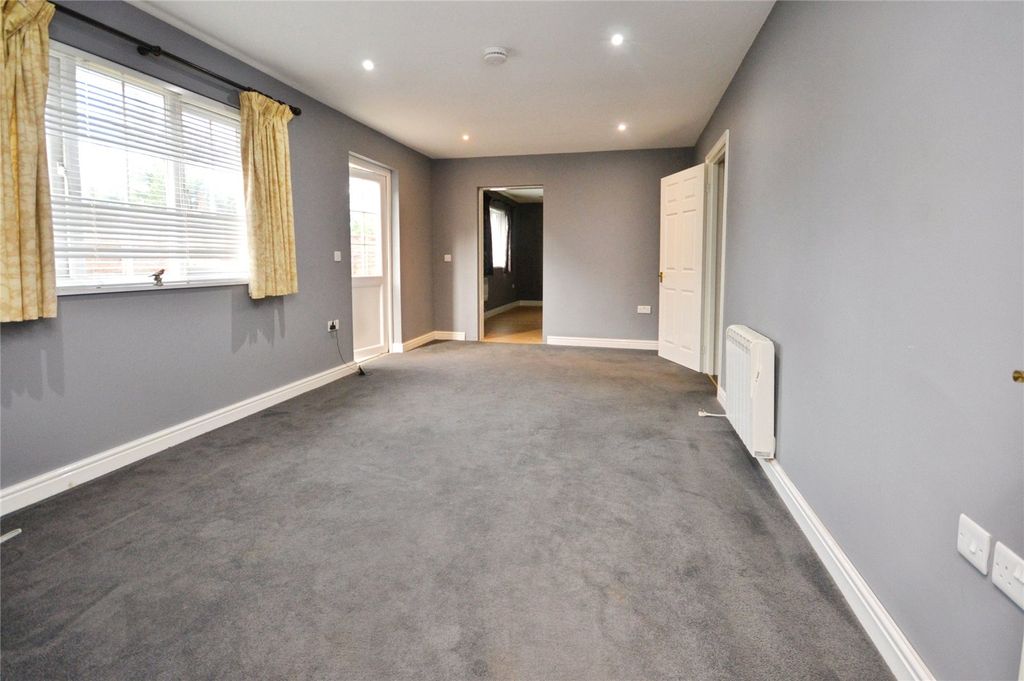 Property photo 3 of 17 Picture No. 35