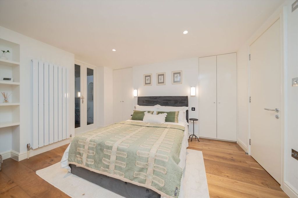 Property photo 3 of 6