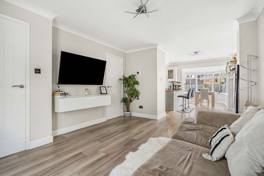 Property photo 2 of 20