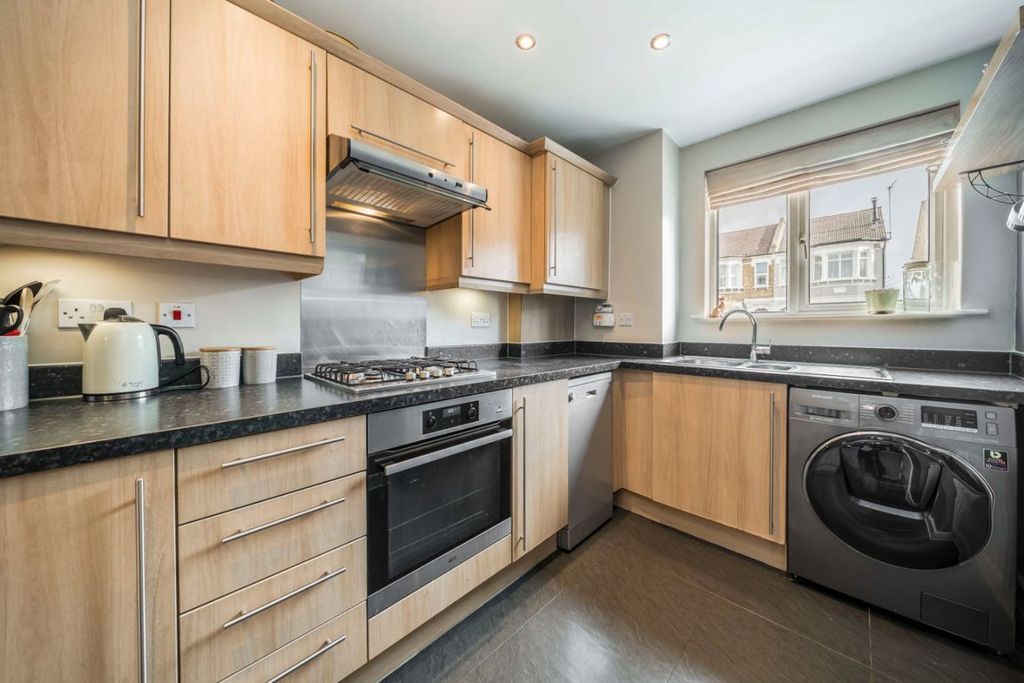 Property photo 3 of 6