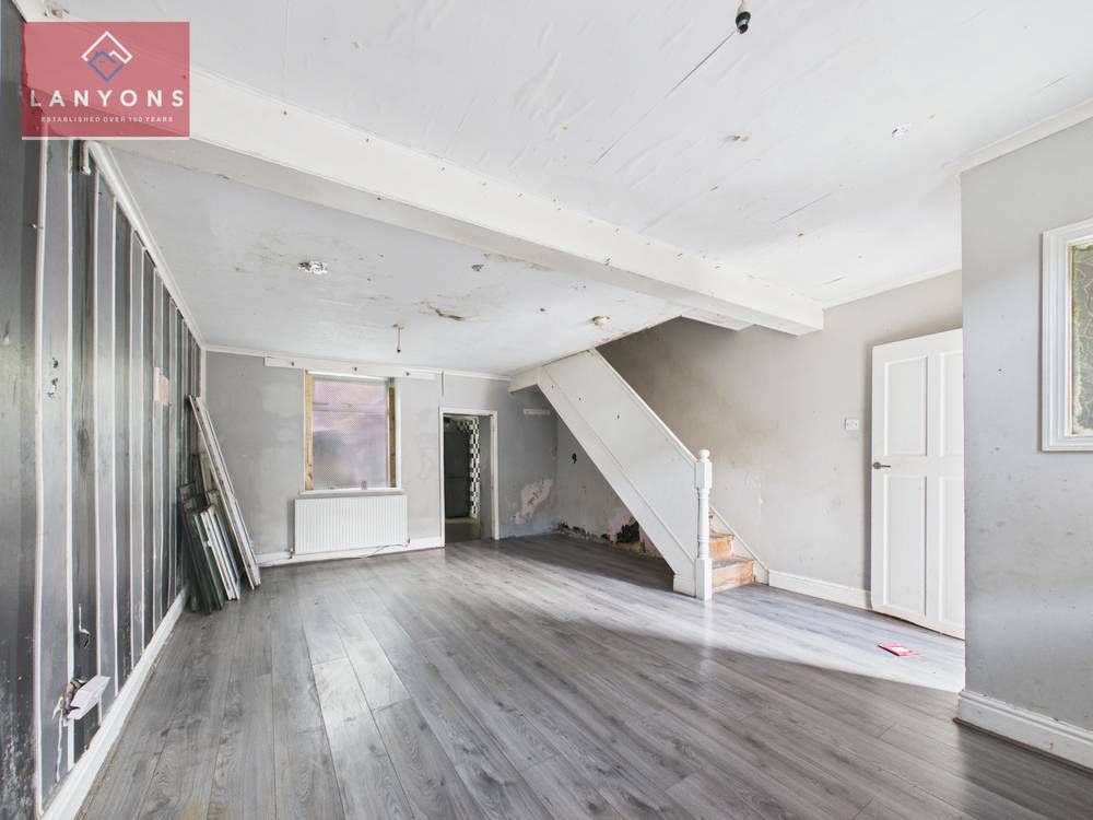 Property photo 3 of 12 Giraffe360-Still003
