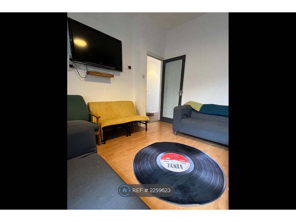 Property photo 3 of 15 Living Room