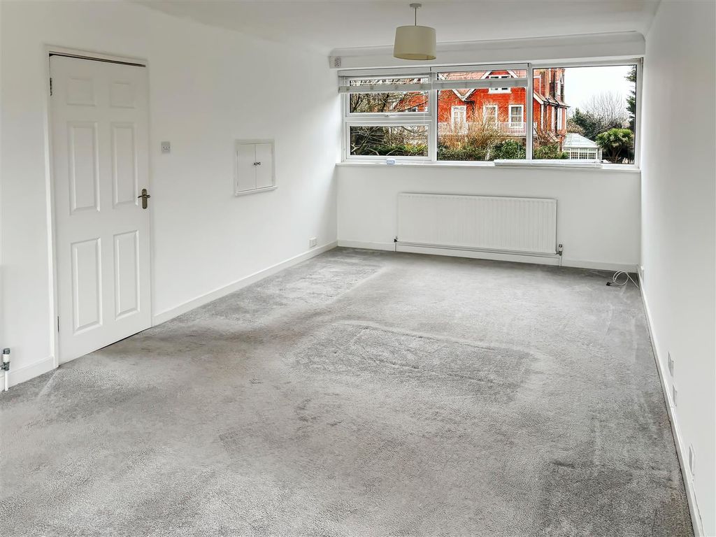 Property photo 3 of 14 Living Room