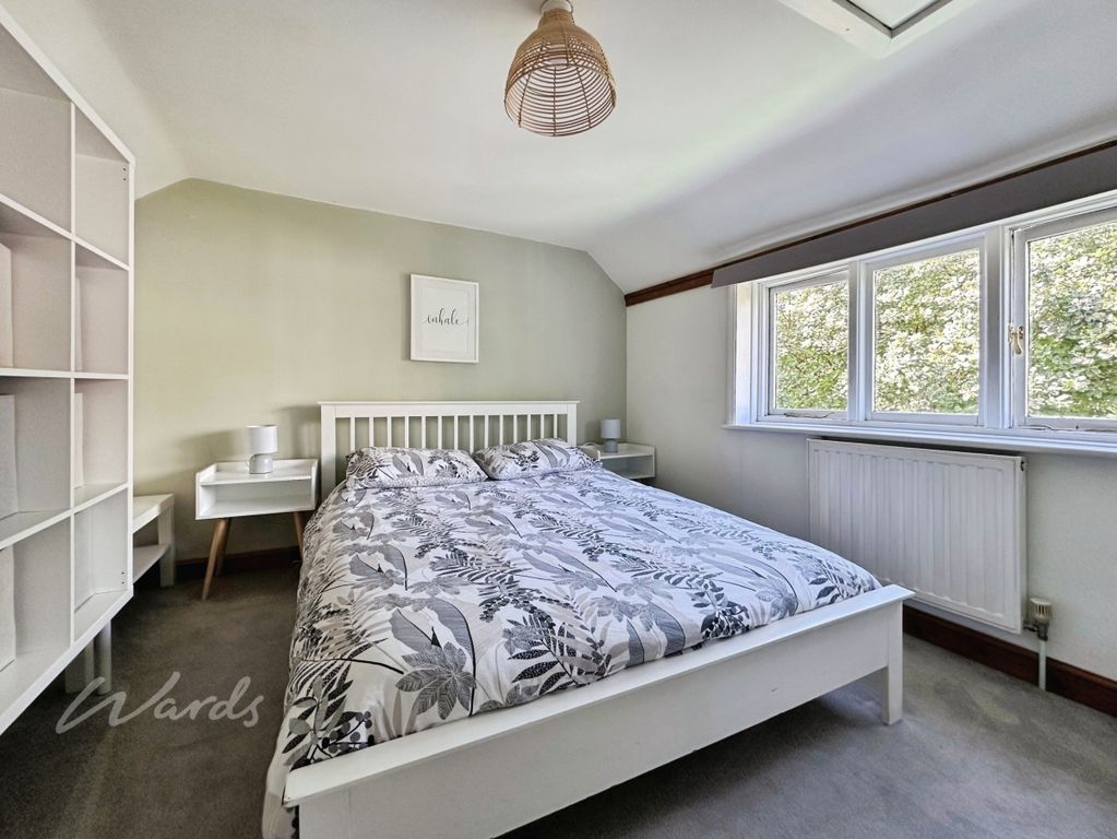 Property photo 3 of 9 Liverpool Lawn Be...