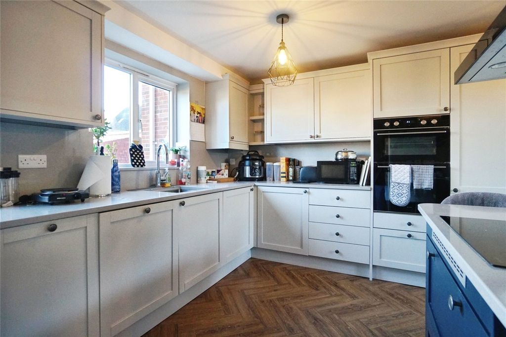 Property photo 3 of 12 Picture 3