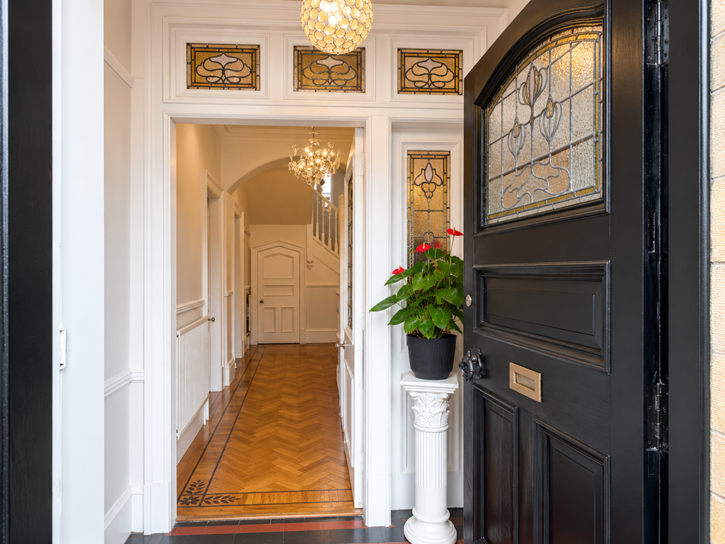 Property photo 3 of 40 Hallway