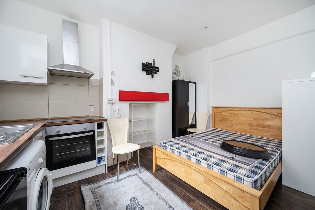 Property photo 1 of 5