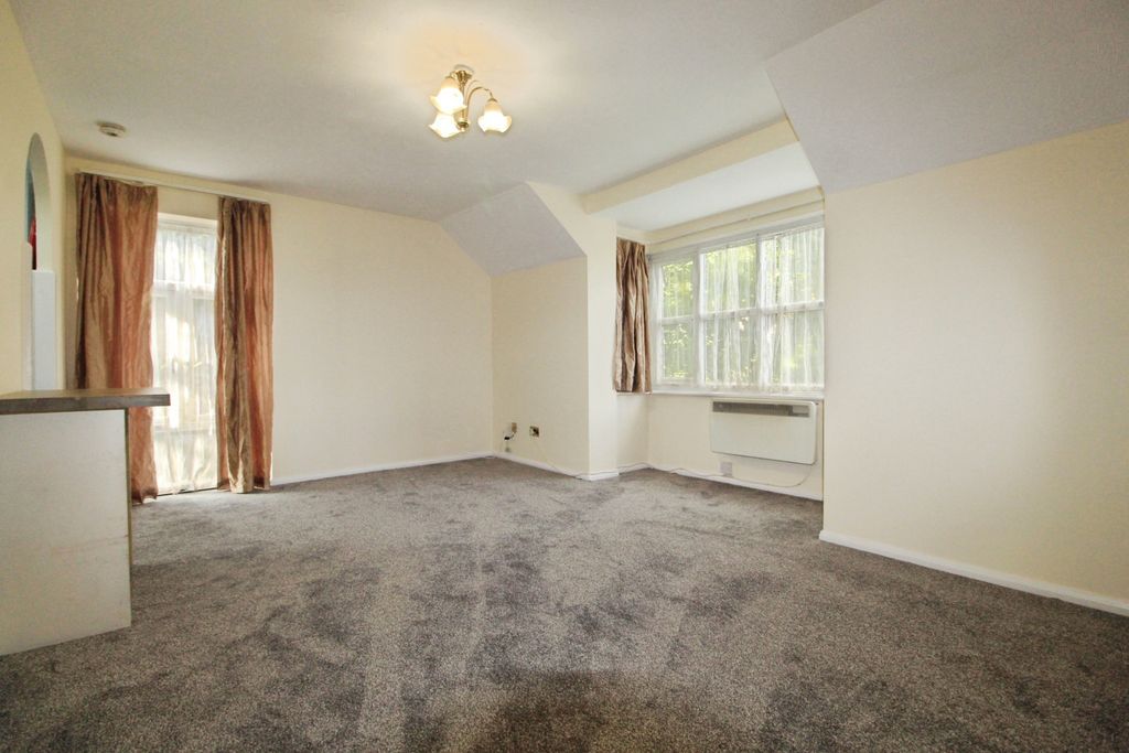 Property photo 3 of 9 Gallery