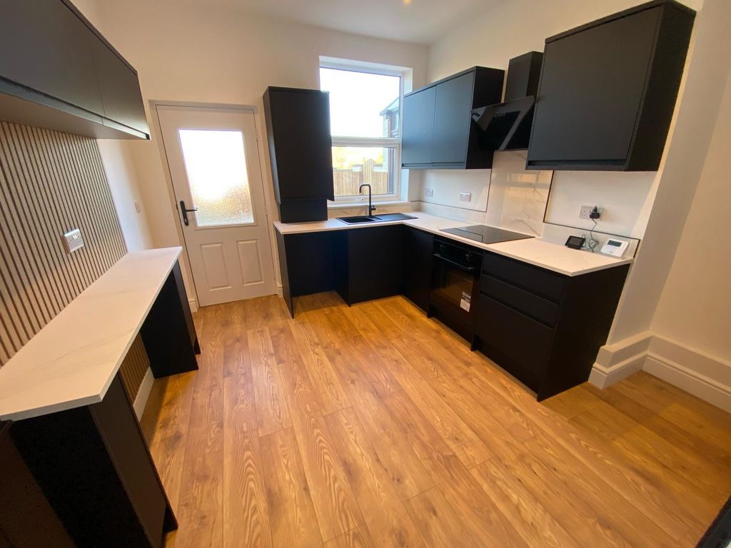 Property photo 3 of 14 Kitchen