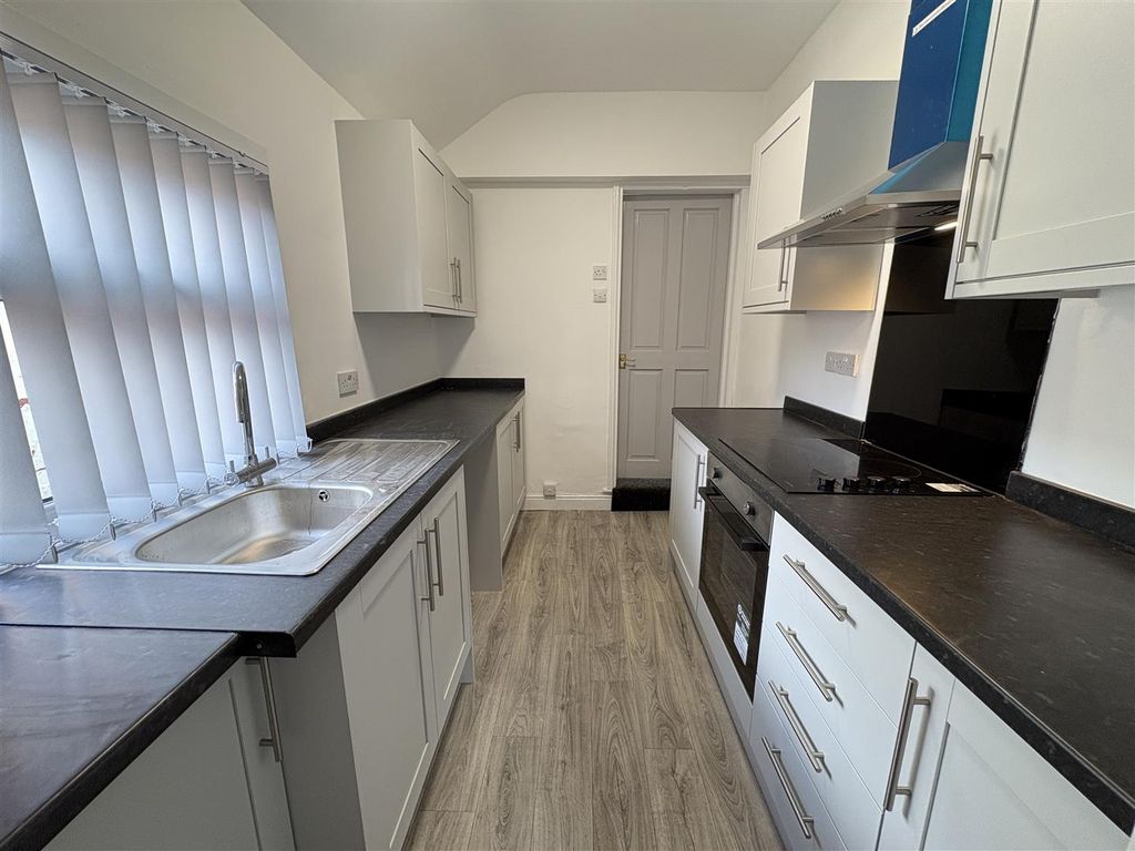 Property photo 3 of 13 Kitchen