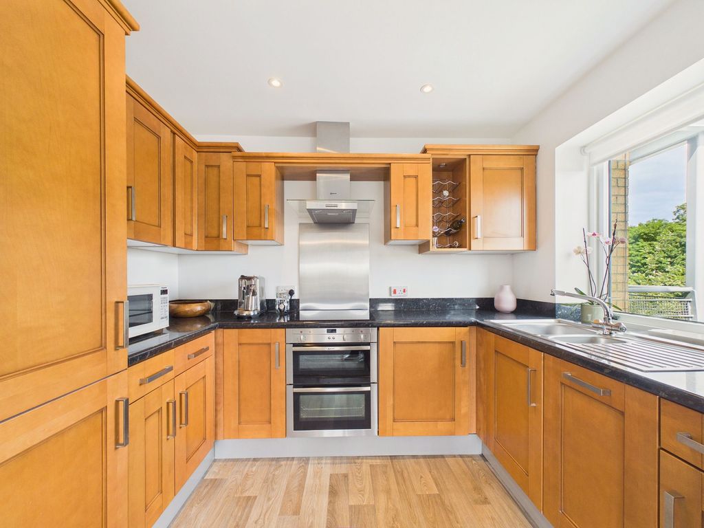 Property photo 2 of 10 Kitchen
