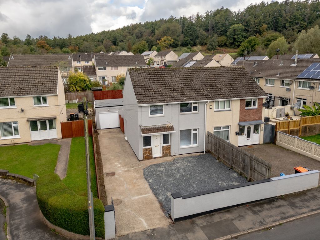 Property photo 1 of 20 Otter Close-2