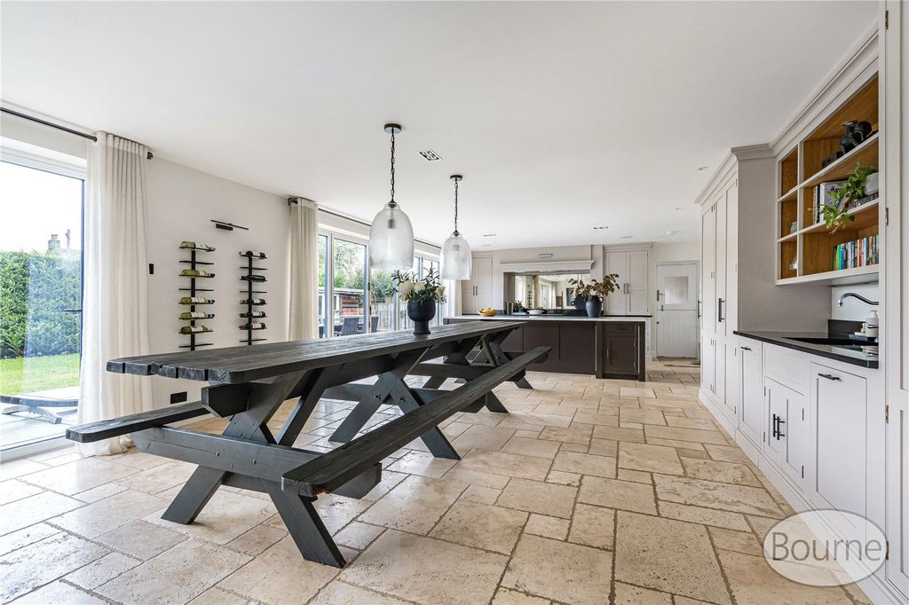 Property photo 2 of 28 Picture No. 10