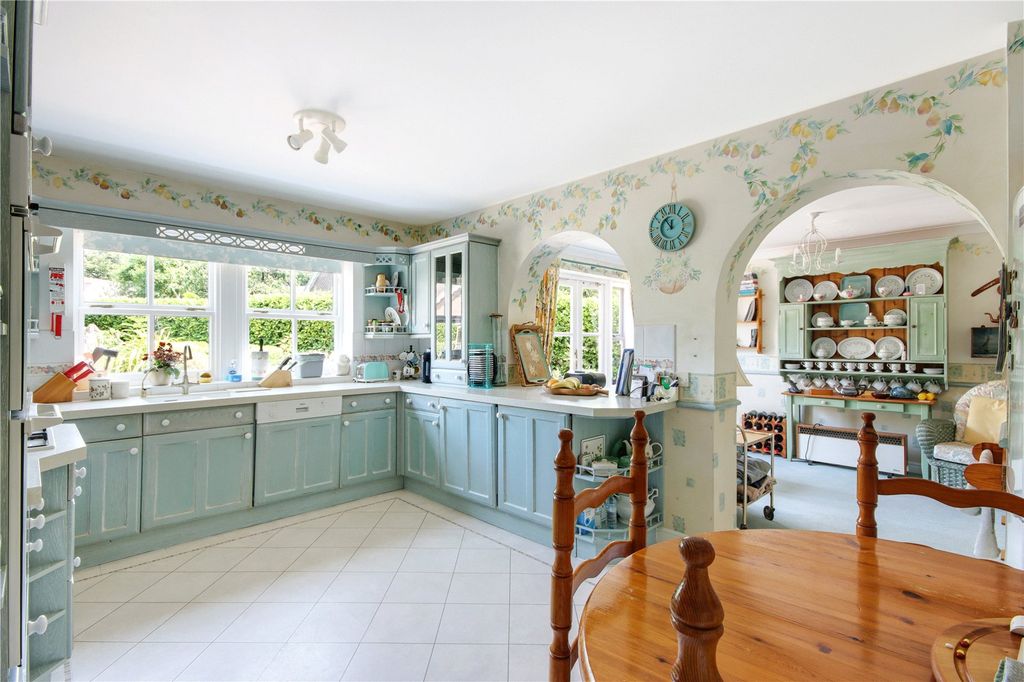 Property photo 3 of 12 Kitchen/Breakfast Rm