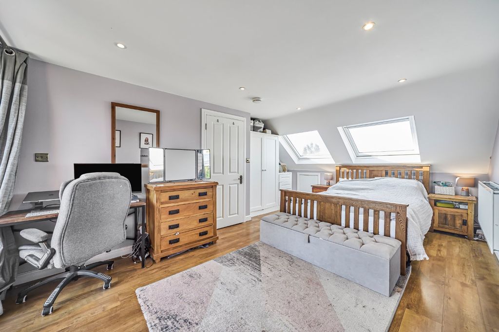 Property photo 3 of 19 Picture No. 18