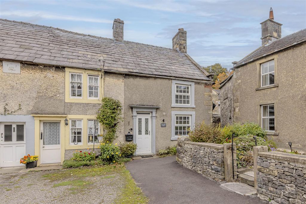 Property photo 1 of 27 Front Aspect