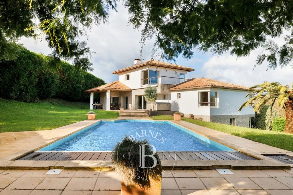 Property photo 2 of 26 Urrugne, Contemporary 250 Mâ² House, Swimming Pool