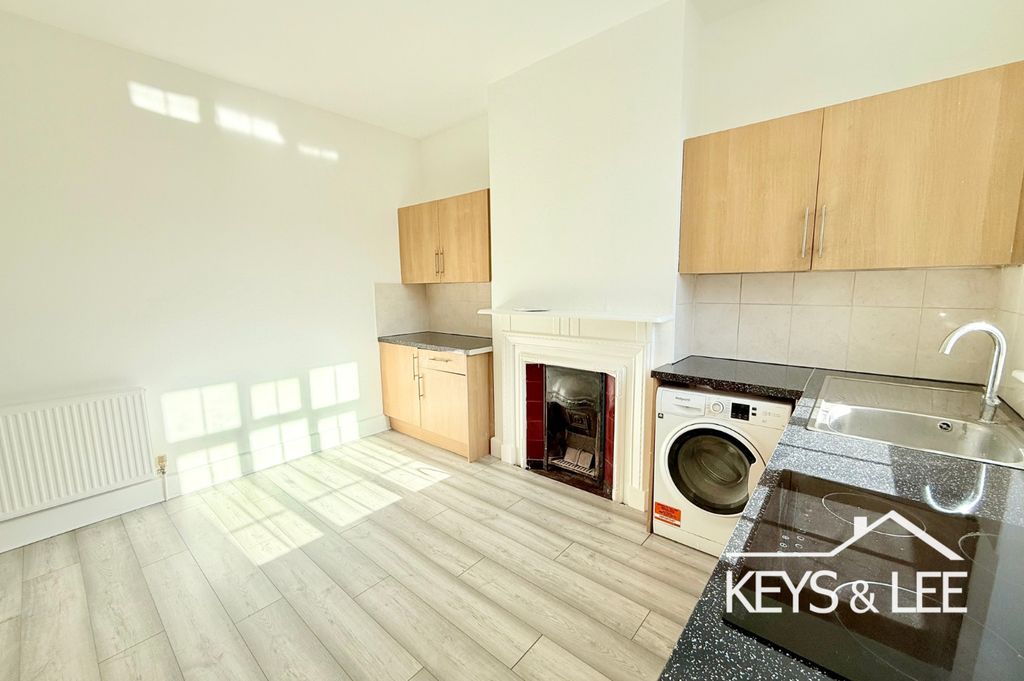 Property photo 3 of 11 4640464