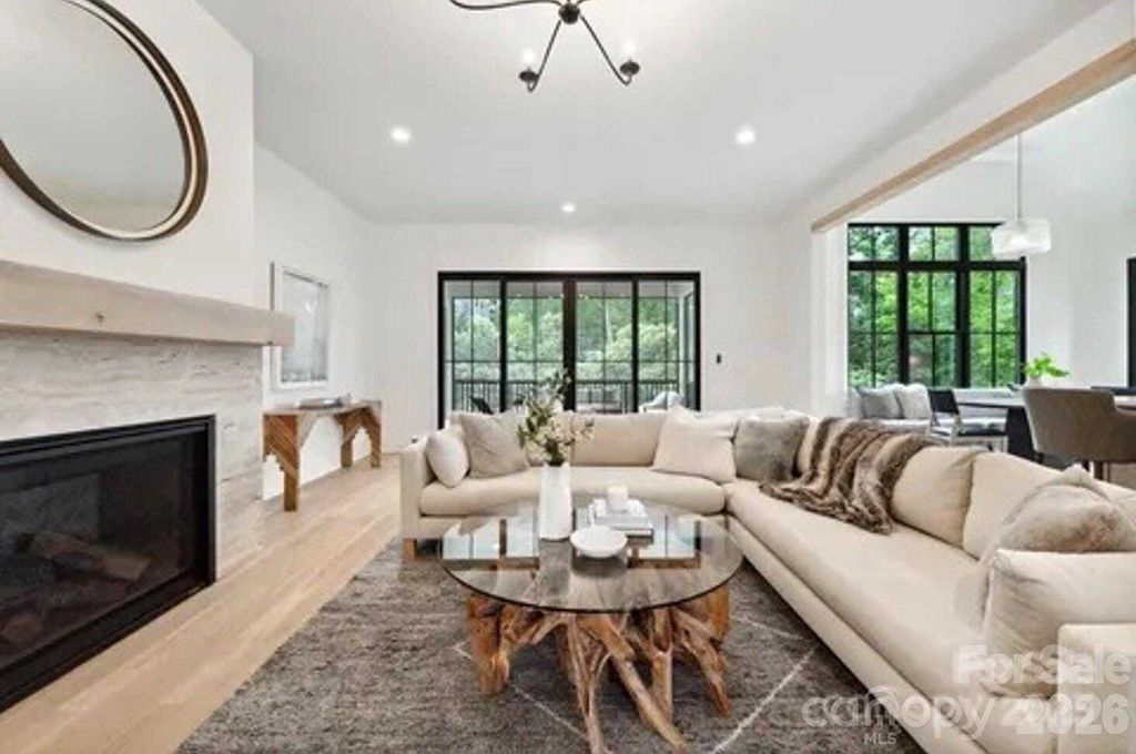 Property photo 3 of 8 <Alttext/>