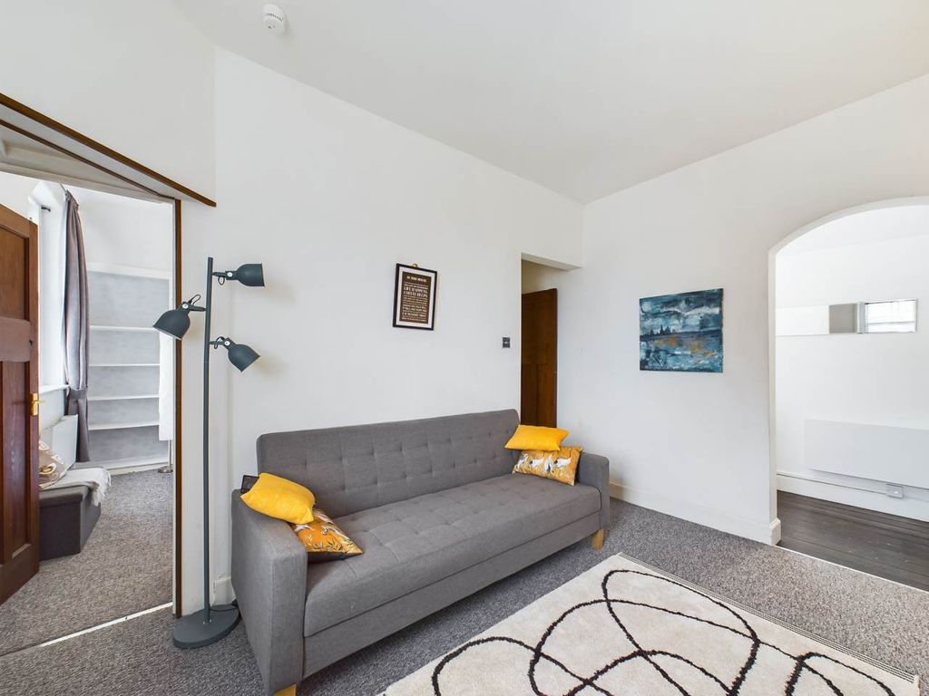 Property photo 2 of 9 Cam01898G0-Pr0131-Still003 (1)